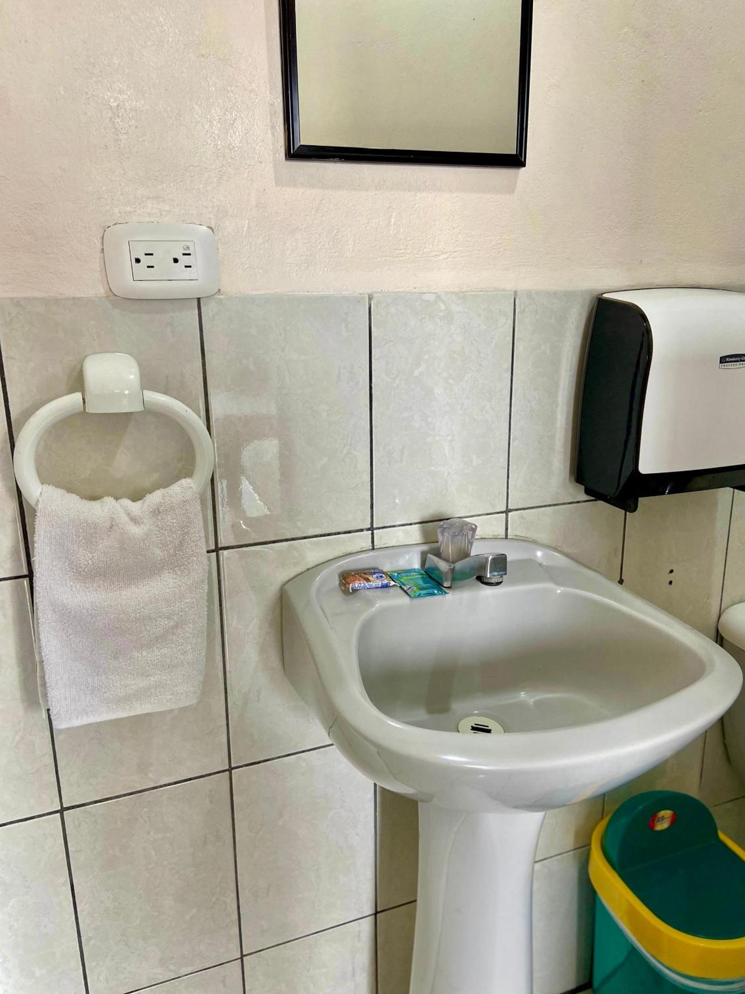 Hotel Costa Del Sol Puerto Limon Eksteriør bilde